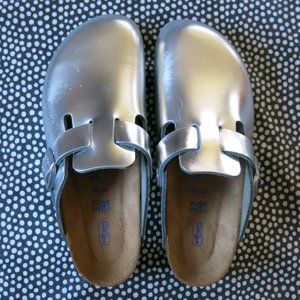 Birkenstock Boston Soft Footbed Leather clogs in metallic silver EU 37 medium